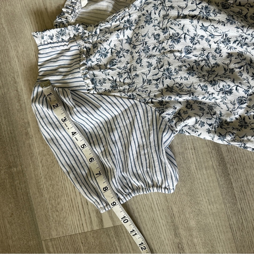 NWT American Eagle Outfitters Blue and White Floral Crop Top Medium - Picture 12 of 12